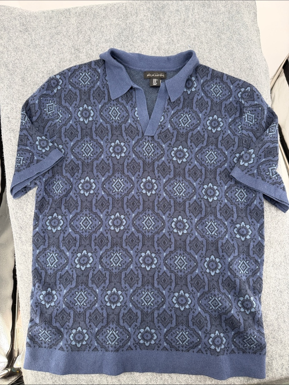 Art of Rhetoric collard V short sleeve cotton rayon blend shirt size medium